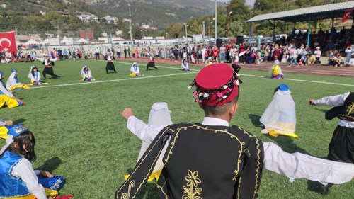 İlçemizde Cumhuriyetimizin Kuruluşunun 100. Yıldönümü  Düzenlenen Törenlerle Coşkuyla Kutlandı 