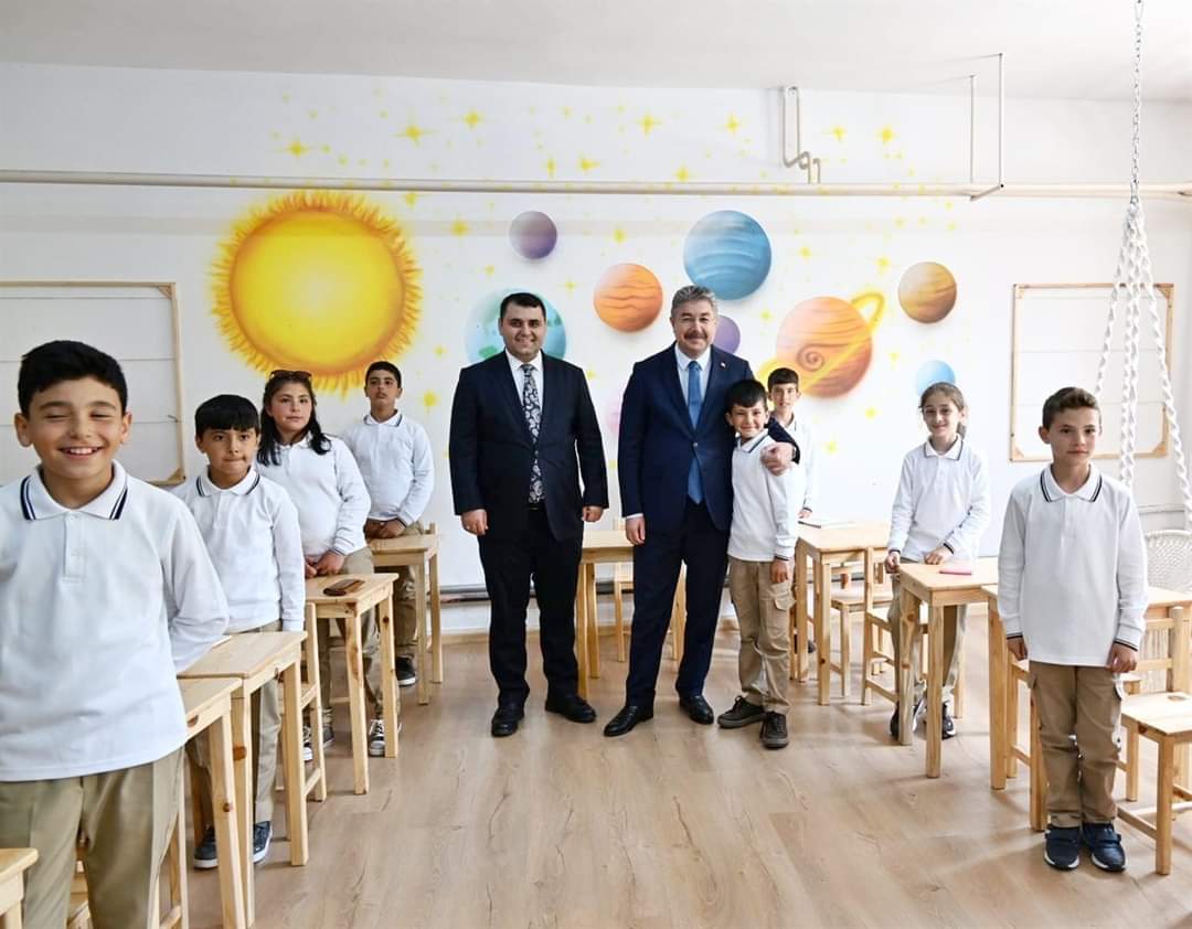 Valimiz Dr. Erdinç Yılmaz, Kaymakamlığımızca Ekolojik Okul Olarak Yenilenen Kızlaç İlkokulunu Ziyaret Etti 