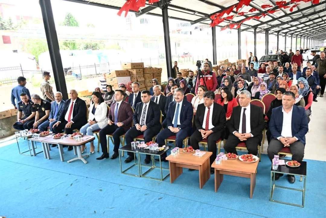 İlçemizde Tarım Arazilerinin Kullanımının Etkinleştirilmesi Projesi Kapsamında Üreticilerimize Domates, Patlıcan ve Biber Fidesi Dağıtıldı
